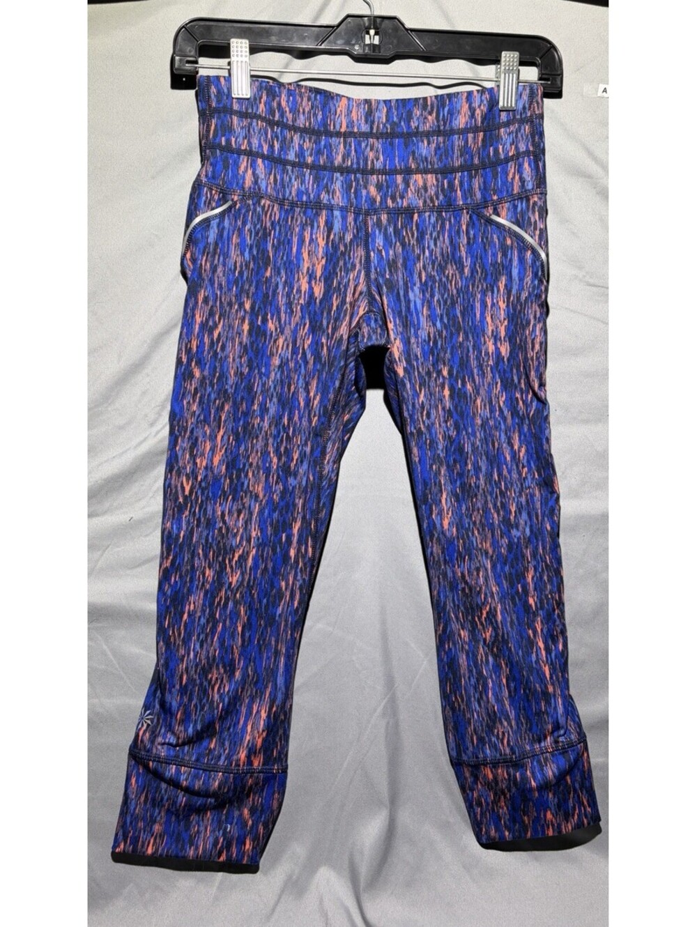Athleta Leggings Womens XS Cropped "Reptile Relay Capri" Compression Athletic